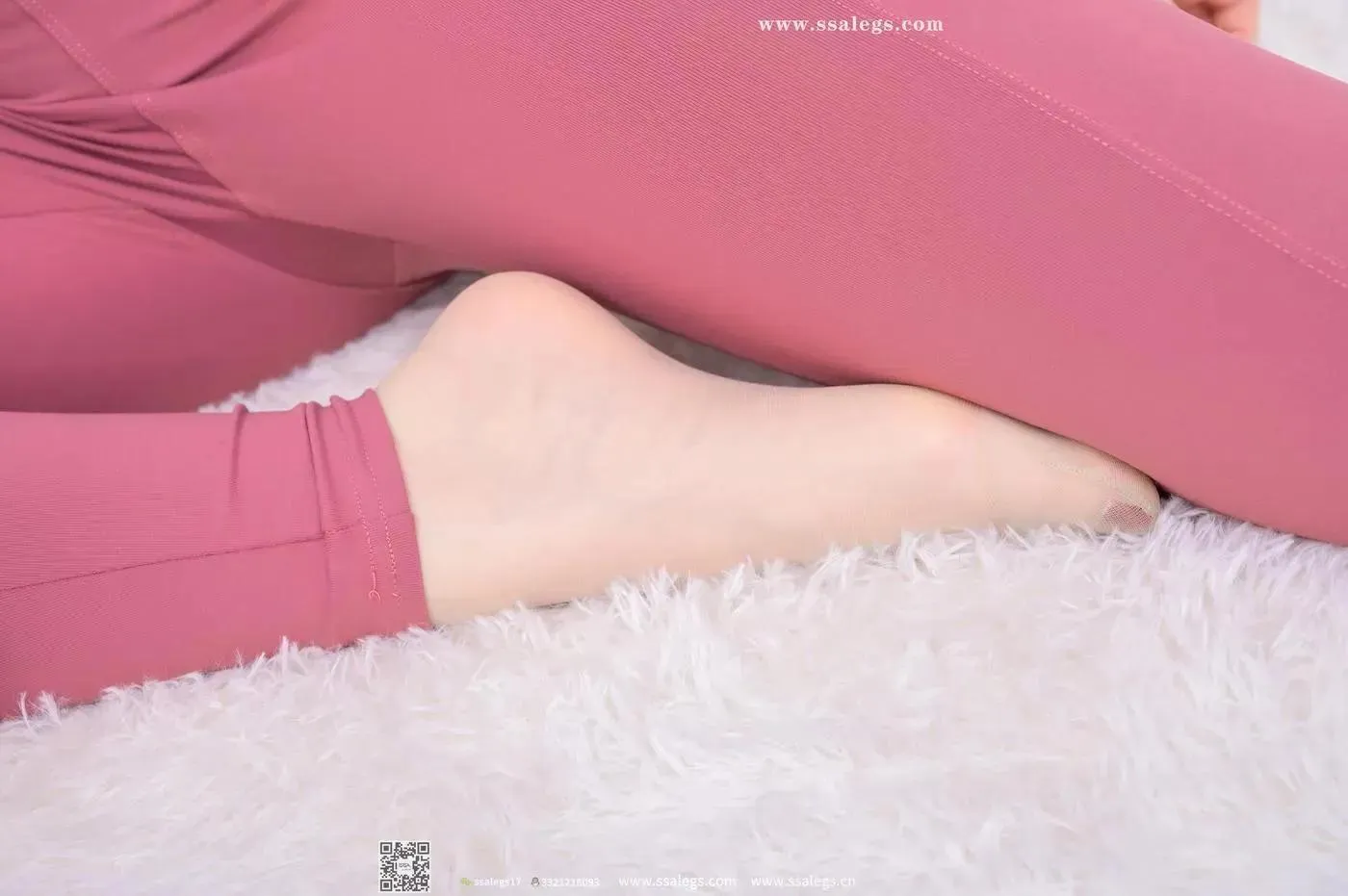 [SSA丝社]超清写真 NO.403 蜜桃今天穿丝袜陪你做运动(上) [74P]插图1